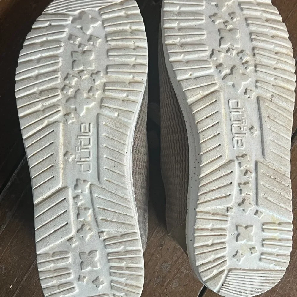 Size 6 Kids Hey Dudes